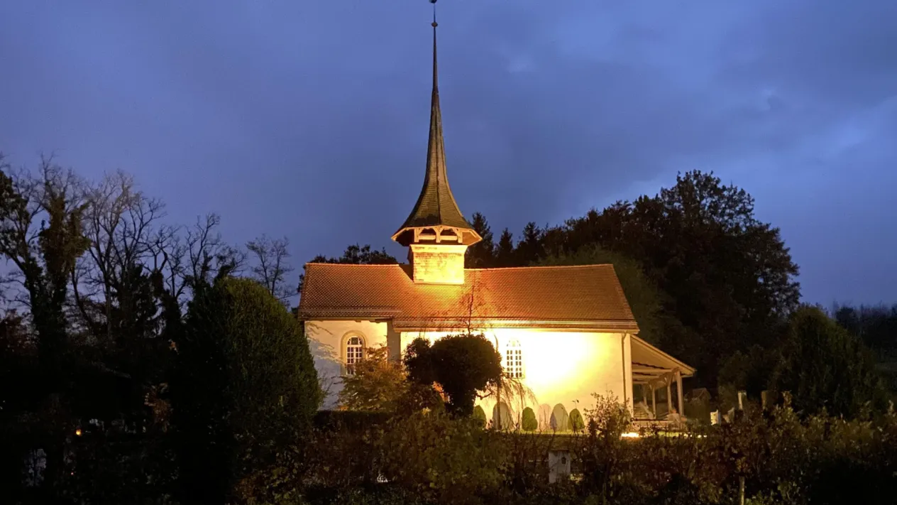 Kirche Bargen am Abend (Foto: Albrecht Mattner)